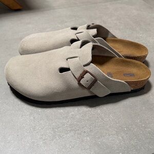 Boston-Like Suede Clogs. Men’s Size 10-10.5 (EU 43). Beige